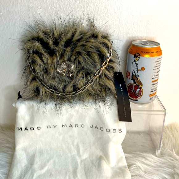 Marc by Marc Jacobs grey multi faux fur small purse. New with dust bag - Picture 3 of 11